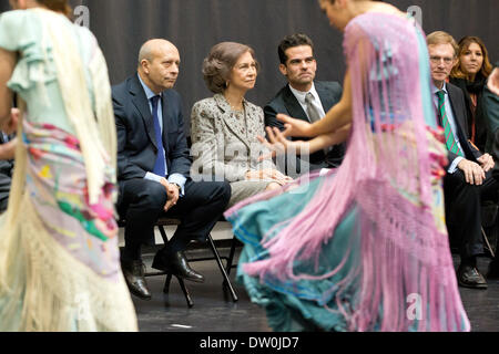 Madrid, Espagne. Feb 24, 2014. La Reine Sofia d'Espagne et du Ballet National d'visites Spanish National Dance Company à Naves del Matadero, 24 février 2014 à Madrid, Espagne. © Oscar Gonzalez/NurPhoto ZUMAPRESS.com/Alamy/Live News Banque D'Images