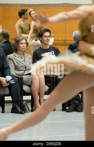 Madrid, Espagne. Feb 24, 2014. La Reine Sofia d'Espagne et du Ballet National d'visites Spanish National Dance Company à Naves del Matadero, 24 février 2014 à Madrid, Espagne. © Oscar Gonzalez/NurPhoto ZUMAPRESS.com/Alamy/Live News Banque D'Images