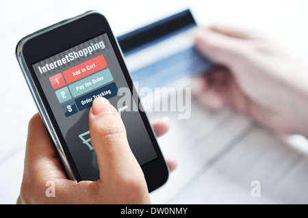 Les mains à l'aide de mobile pour les achats sur internet Banque D'Images