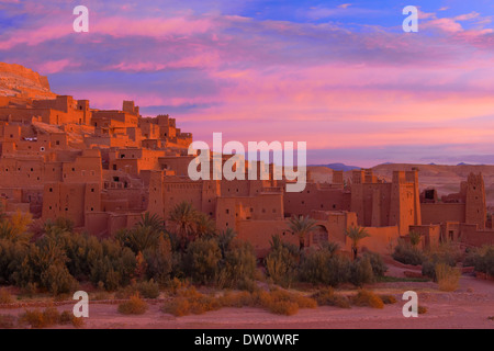 Ait Benhaddou Kasbah à l'aube, le Maroc, Haut Atlas, Ksar Ait Benhaddou, Ouarzazate, province, région de Souss-Massa-Draâ Banque D'Images