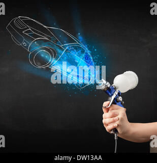 Aérographe peinture travailleur avec des lignes à la main Banque D'Images