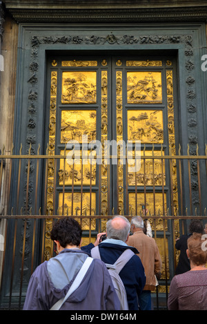 La porte de bronze ou porte du paradis de Lorenzo Ghiberti à Florence, Italie Banque D'Images