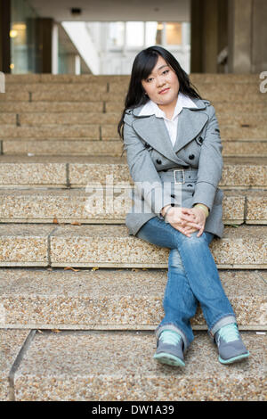 Woman sitting on stairs Banque D'Images