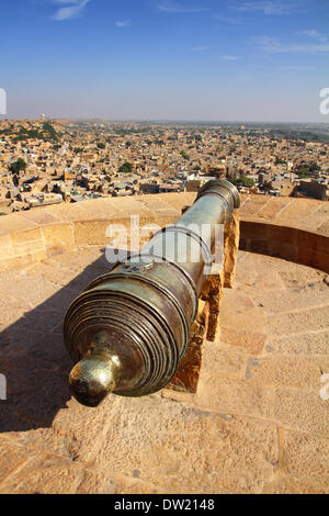 Vieux canon sur toit de fort Jaisalmer Banque D'Images