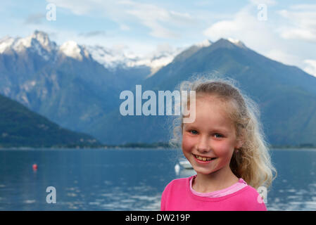 Le lac de Côme (Italie) voir et petite fille Banque D'Images