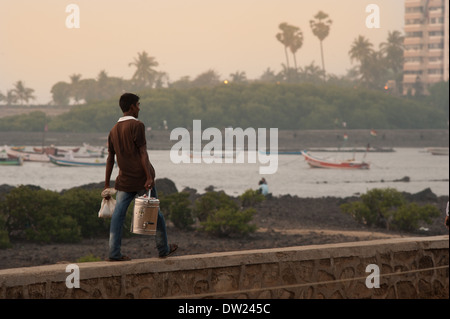 Plateau homme ou Chi walla sur le kiosque à musique, promenade à Bandra, Mumbai, Inde. Banque D'Images