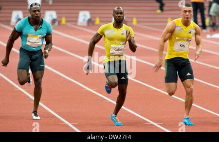 Prague, République tchèque. 25 février 2014. Les athlètes (L-R) Harry Aikines-Aryeetey (GBR), Kim Collins, de la Fédération de Saint Christophe et Nevis et Richard Kilty (GBR) lors de 60 mètres hommes - la chaleur durant le concours international d'athlétisme Indoor 2014 Praha, République tchèque, le 25 février 2014. (CTK Photo/Vit Simanek/Alamy Live News) Banque D'Images