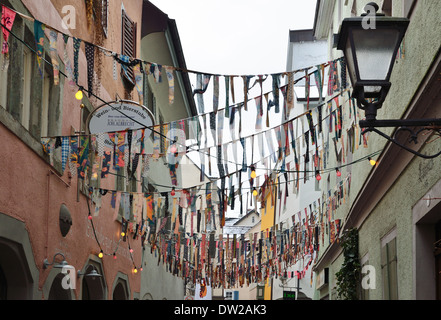 Street décoré de cravates pour le carnaval allemand Fastnacht Banque D'Images