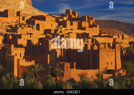 Ait Benhaddou Kasbah à l'aube, le Maroc, Haut Atlas, Ksar Ait Benhaddou, Ouarzazate, province, région de Souss-Massa-Draâ Banque D'Images