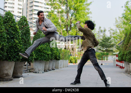 Ombre de ninja ; une larme 2013 Millenium Films Production avec Scott Adkins à gauche Banque D'Images