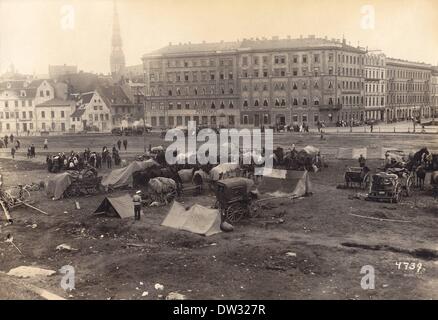 Un camp de troupes allemand avec le St. L'église de Pierre en arrière-plan à Riga, 1917 / 1918. Fotoarchiv für Zeitgeschichte - PAS DE SERVICE DE FIL Banque D'Images