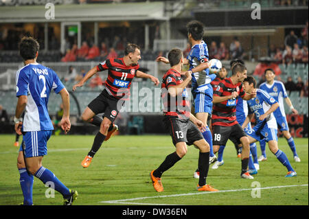 Sydney, Australie. Feb 26, 2014. Goalmouth action pendant le match de la Ligue des Champions de l'AFC entre Western Sydney Wanderers FC et FC Ulsan Hyundai de Corée du Pirtek, Parramatta Stadium. Ulsan a gagné 3-1. Credit : Action Plus Sport/Alamy Live News Banque D'Images