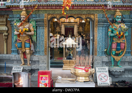 L'entrée d'un temple hindou de Singapour Banque D'Images