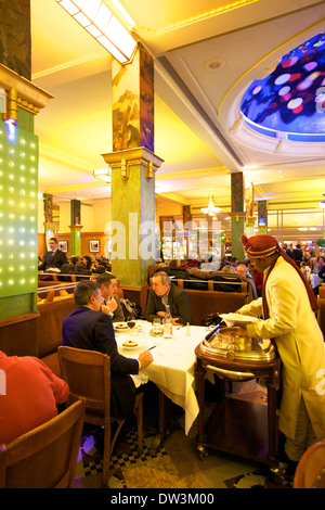 Le restaurant La Coupole, Paris, France, l'Europe de l'Ouest. Banque D'Images