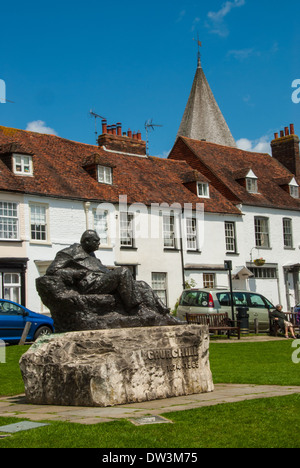 Statue de Sir Winston Churchill par Oscar Nemon.Westerham,Kent.UK Banque D'Images