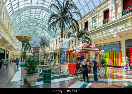 Stand de pop-corn à l'intérieur du complexe commercial Trafford Centre, Dumplington, Greater Manchester, Angleterre, RU Banque D'Images