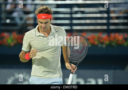 Dubaï, Émirats arabes unis, le 26 mars 2014. Roger Federer célèbre la victoire d'un point contre Radek Stepanek au 2ème tour du Dubai Duty Free Tennis Championships. Federer a gagné 6-2 6-7 6-3 à l'avance pour les quarts de finale du tournoi Crédit : Feroz Khan/Alamy Live News Banque D'Images