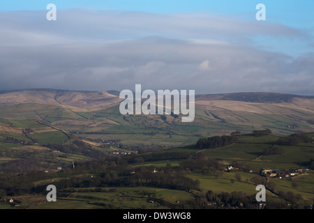 Katy Roy Churn Chinley Edge et South Head avec Kinder Scout dans l'arrière-plan à partir de ci-dessus bord Taxal Whaley Bridge Derbyshire Banque D'Images