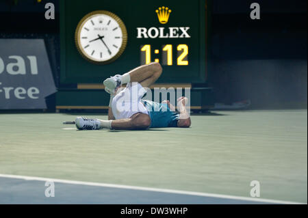 Dubaï, Émirats arabes unis, le 26 mars 2014. Radek Stepanek fixe après le déclenchement lors d'un point contre Roger Federer au 2ème tour du Dubai Duty Free Tennis Championships. Federer a gagné 6-2 6-7 6-3 à l'avance pour les quarts de finale du tournoi Crédit : Feroz Khan/Alamy Live News Banque D'Images