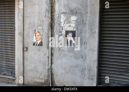 Photos de Rafik Hariri posté dans la rue à Beyrouth, Liban, pour protester contre son assassinat en 2005. Banque D'Images