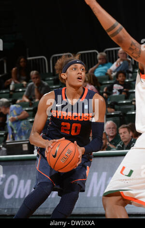 Coral Gables, FL, USA. Feb 20, 2014. Brittney Sykes # 20 de Syracuse en action pendant le match de basket-ball de NCAA entre les ouragans à Miami et l'Orange de Syracuse à la Banque United Center de Coral Gables, Fl. L'Orange a défait les Hurricanes 69-48. © csm/Alamy Live News Banque D'Images