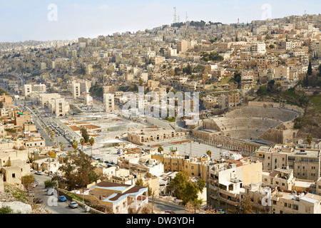 Théâtre romain et vue sur la ville d'Amman, Jordanie Banque D'Images