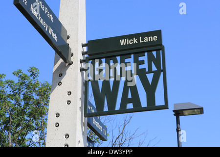 Wick Lane sur la Voie verte, la piste cyclable et sentier dans la zone de régénération dans l'Est de Londres, près de Stratford et Bow, au Royaume-Uni Banque D'Images