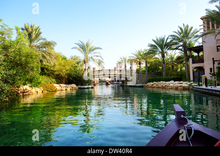 Le canal dans Souk Madinat Jumeirah, DUBAÏ, ÉMIRATS ARABES UNIS Banque D'Images