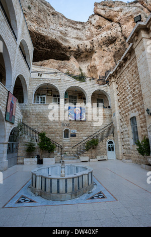 À Ma'loula, Syrie, un couvent grec orthodoxe de Saint Thecla Deir Mar Takla a été construit près de ce qui est dit d'être son tombeau, cave Banque D'Images