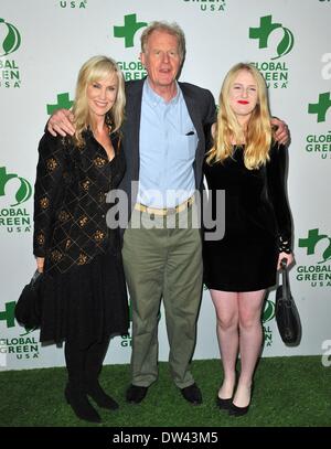 Los Angeles, CA, USA. Feb 26, 2014. Ed Begley Jr., épouse Rachelle Carson, fille Hayden Carson Begley aux arrivées de Global Green USA 11th Annual Pre-Oscar Party, Avalon Hollywood, Los Angeles, CA le 26 février 2014. Credit : Dee Cercone/Everett Collection/Alamy Live News Banque D'Images