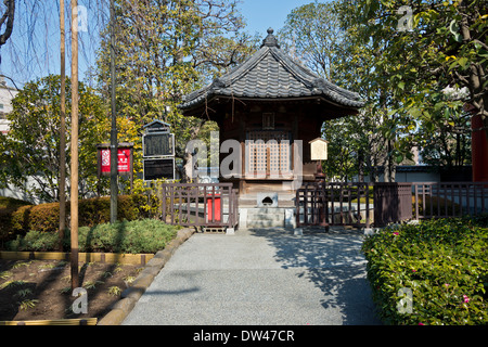 Les jardins du Temple Asakusa Kannon, Tokyo, Japon Banque D'Images