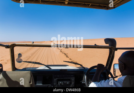 Le Nord de la Namibie désert de Namib Desert Safari véhicule en dunes de sable du désert Berge Hartmann Hartmann Valley land Banque D'Images