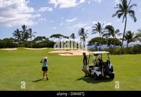 Le golf chinois belle femme au magnifique Wailea Emerald bien sûr Banque D'Images