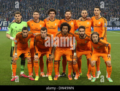 Gelsenkirchen, Allemagne. Feb 26, 2014. L'équipe de Madrid pose avant la Ligue des Champions Tour de jambe premier 16 match de football entre le FC Schalke 04 - Real Madrid au Veltins-Arena de Gelsenkirchen, Allemagne, 26 février 2014. Première rangée (l-r) : Angel Di Maria, Gareth Bale, Marcelo, Daniel Carvajal et Luka Modric. Deuxième rangée (l-r) : Iker Casillas, Sergio Ramos, Pepe, Xabi Alonso, Karim Benzema et Cristiano Ronaldo. Photo : Roland Weihrauch/dpa/Alamy Live News Banque D'Images