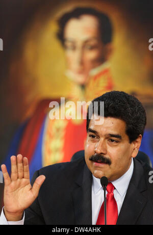 Caracas, Venezuela. Feb 26, 2014. Le Président du Venezuela, Nicolas Maduro propose un discours lors de la Conférence nationale pour la paix, dans le palais de Miraflores, à Caracas, Venezuela, le 26 février, 2014. Maduro a proposé au cours de la Conférence nationale pour la paix concernant la Constitution bolivarienne, l'élimination de la violence des points, et de la défense des pays de l'interventionnisme, selon la presse locale. Credit : Prensa Presidencial/AVN/Xinhua/Alamy Live News Banque D'Images