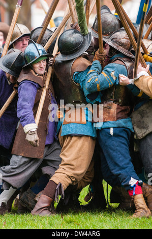 Les membres de l'Hogan-vexel au cours de la reconstitution de la bataille de Nantwich (Cheshire) sur 'Holly Jour Saint', janvier 2014. Banque D'Images