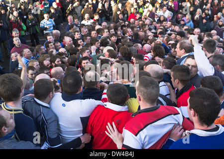 ORKNEY KIRKWALL jeu Ba dh Pack de joueurs Ba Ba New Years day scrum Banque D'Images