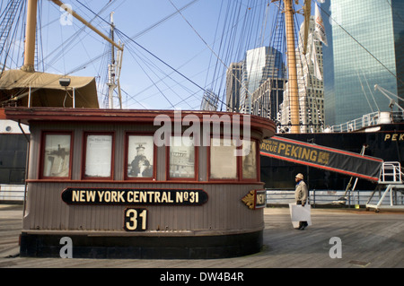 La maison de pilotage de l'ancien New York Central remorqueur à vapeur numéro 31 sur l'affichage sur le quai 16 à South Street Seaport. Pier 1 port Banque D'Images