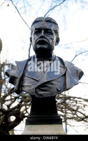 Londres, Angleterre, Royaume-Uni. Memorial (Sir William Goscombe John ; 1903) à sir Arthur Sullivan à Victoria Embankment Gardens Banque D'Images