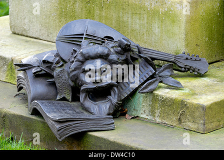 Londres, Angleterre, Royaume-Uni. Memorial (Sir William Goscombe John ; 1903) à sir Arthur Sullivan à Victoria Embankment Gardens Banque D'Images