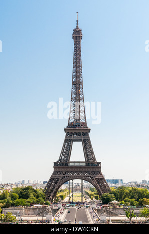 Tour Eiffel magnifique avec ciel bleu à Paris France Banque D'Images