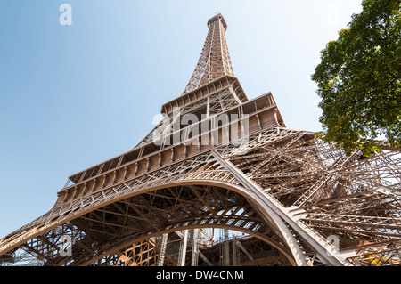 Tour Eiffel magnifique avec ciel bleu à Paris France Banque D'Images