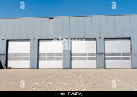 Unité industrielle avec rideaux à lames Banque D'Images