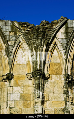 Mur de pierre texturés de 1 e année inscrits ruine Bénédictine St Mary's Abbey York North Yorkshire angleterre Europe Banque D'Images