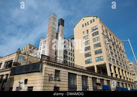 La ligne haute se termine à Gansevoort St juste au-delà de cet entrepôt maintenant appartements avec une section de l'ancienne voie ferrée encore visibles Banque D'Images