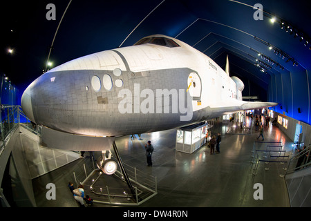 Intrepid Sea Air and Space Museum, Manhattan, New York City, sur la photo du prototype de la navette spatiale Enterprise dans son hanger Banque D'Images