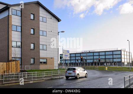 Le logement et les bureaux de police passerelle Clyde dans l'East End de Glasgow, Écosse, Royaume-Uni Banque D'Images