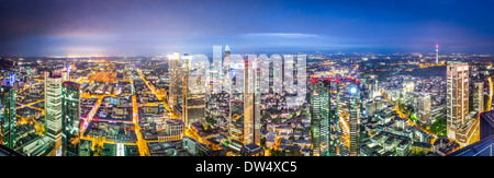 Francfort, Allemagne city skyline panorama. Banque D'Images