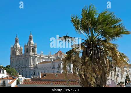 Avis de Largo das Portas do Sol sur San Vicente de Fora Monastère et église, Lisbonne, Alfama, Portugal. Banque D'Images