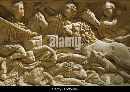 L'Europe, Italie, Toscane, Sienne, Santa Maria della Scala, musée archéologique, Musée Etrusque, sarcophage avec la chasse au lion Banque D'Images